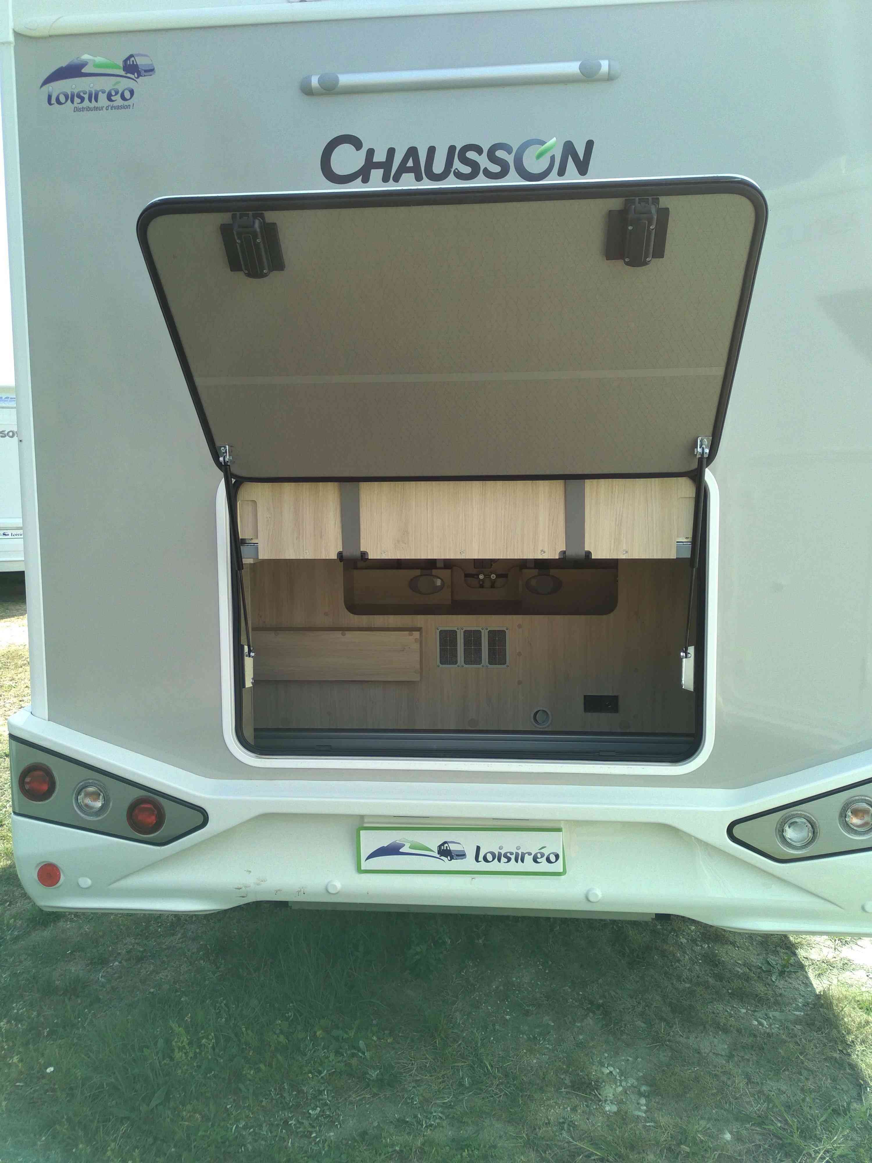 camping-car CHAUSSON TITANIUM 788    extérieur / arrière
